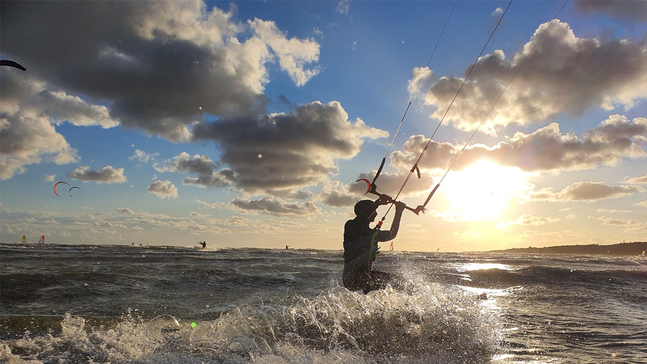 Was braucht man zum Kitesurfen: Eine vollständige Ausrüstungsliste