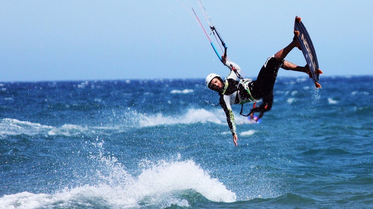 Wie schwer ist Kitesurfen: Einsteiger-Tipps und Tricks